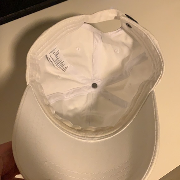 White hat - Picture 3 of 3